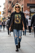 Manmaker Mona lisa tshirt wore by a girl